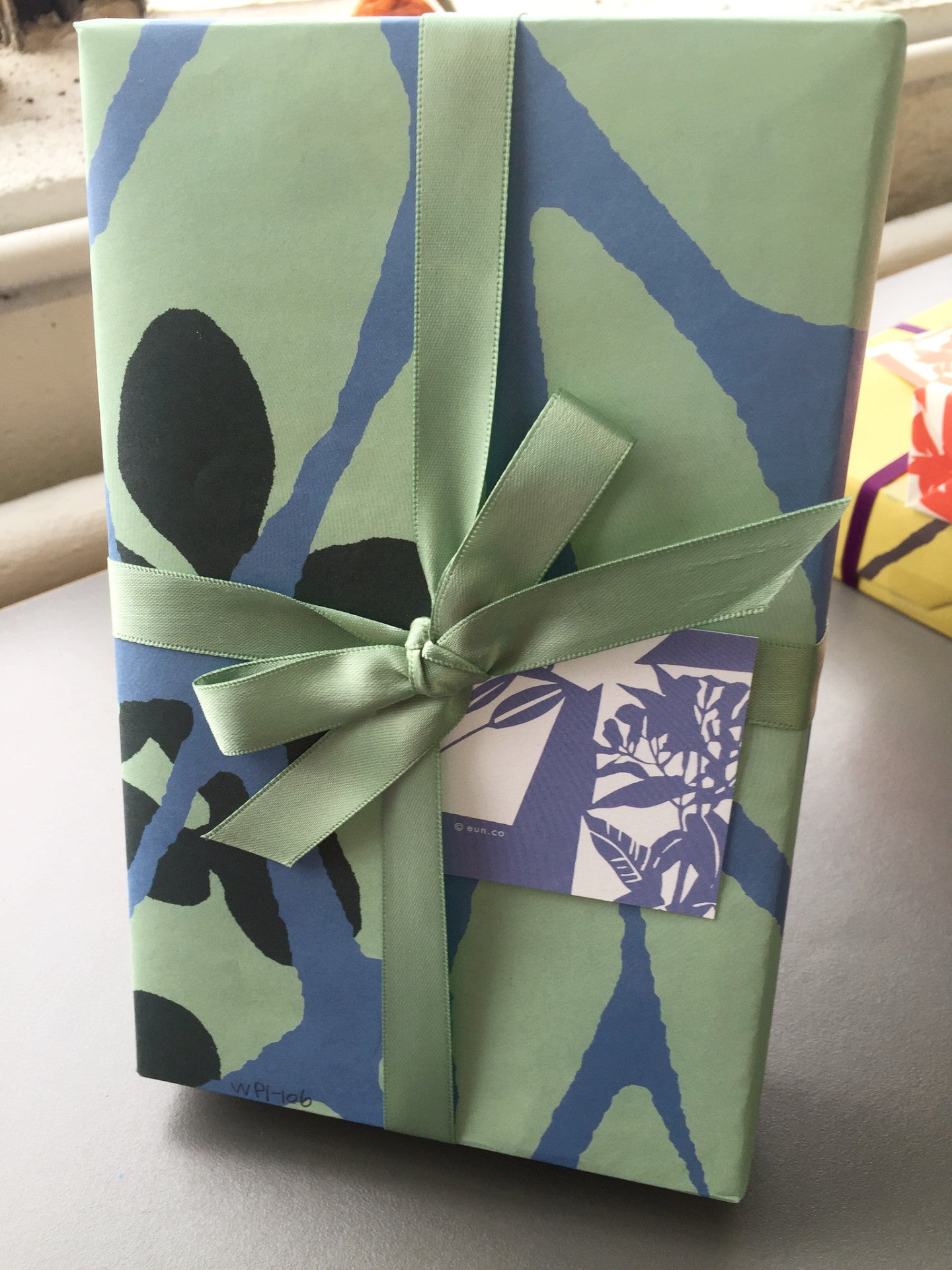Gift Wrap WP1-106